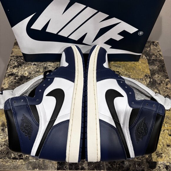 NIKE Men's Jordan 1 Retro High OG Midnight Navy SZ: 10 - Picture 3 of 15